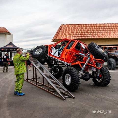 Motobilt Takes Over Phoenix: Offroad Fun, Gladiator Builds, and Giving